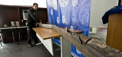 A long strip of partially burnt metal was found in Elda, Alicante on Wednesday.