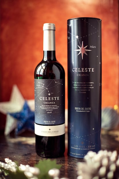 En su edición especial para Navidad, Celeste Crianza viene acompañado de un estuche que reproduce las constelaciones que se pueden divisar desde los viñedos de Pago del Cielo, y que representan su especial relación con las estrellas. 