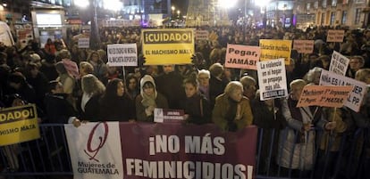 Concentración convocada por las Asociaciones de Mujeres y el Consejo de las Mujeres anoche en Sol.