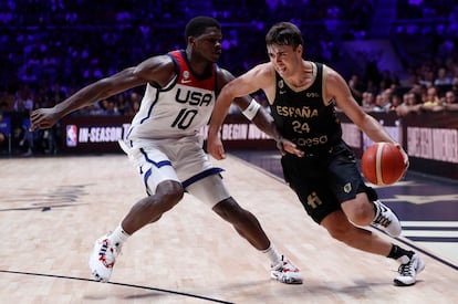 Juan Núñez y Anthony Edwards durante el partido amistoso entre España y Estados Unidos de este domingo.