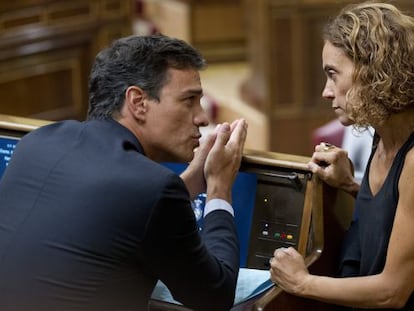 Pedro Sanchez y Meritxell Batet en el Debate sobre el tercer rescate a Grecia en el Congreso. 