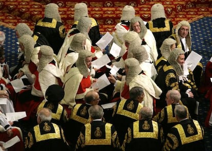 Lores en la sesión de apertura del Parlamento británico.