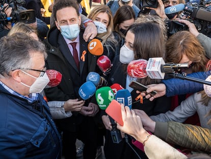 Inés Arrimadas y Edmundo Bal, diputados de Ciudadanos, frente al Congreso de los Diputados, en una manifestación que se pronunció en contra de la 'Ley Celaá'.