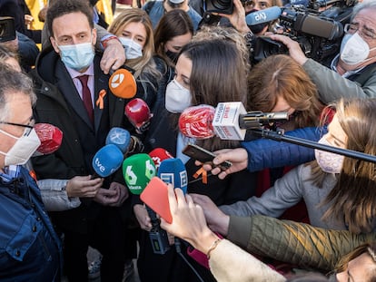 Inés Arrimadas y Edmundo Bal, diputados de Ciudadanos, frente al Congreso de los Diputados, en una manifestación que se pronunció en contra de la 'Ley Celaá'.