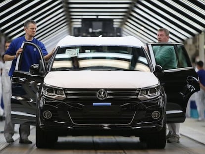 Trabajadores en la factoria de Wolfsburg (Alemania).