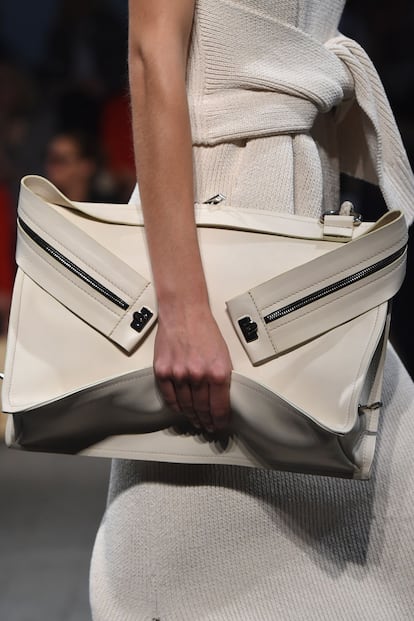 Bolso con detalle de cremalleras de Sportmax.