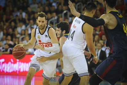 Rudy Fernández, ante Abrines.