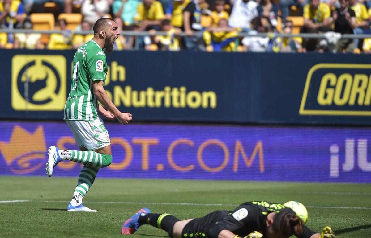 El Betis remonta ante el Cádiz y sigue aspirando a la Champions ...