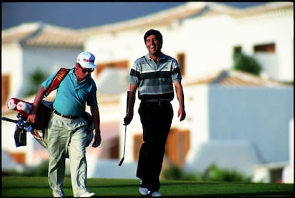 Dave Renwick, a la izquierda, y Jos&eacute; Mar&iacute;a Olaz&aacute;bal, en el Open de Tenerife de1994