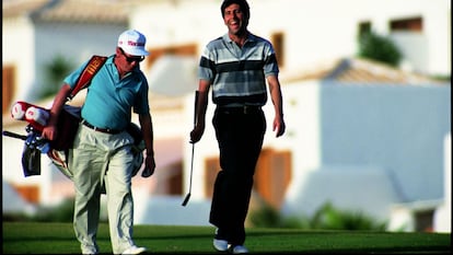 Dave Renwick, a la izquierda, y Jos&eacute; Mar&iacute;a Olaz&aacute;bal, en el Open de Tenerife de1994