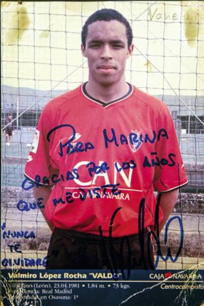 Una foto dedicada de sus años en Osasuna.