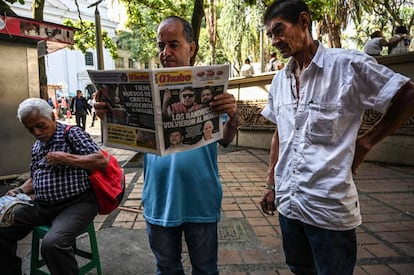 Ciudadanos de Medellín reaccionan a la noticia de que un grupo disidente de las FARC retoma las armas.