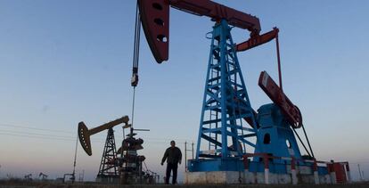 Plataforma petrol&iacute;fera de Gudong en Dongying (China).