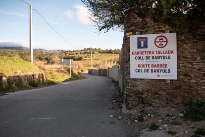 Cartel al inicio de la carretera del paso fronterizo de Coll de Banyuls.
