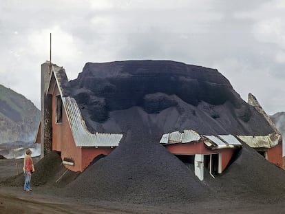 El volcán destrozó unas 400 casas y unas 2.000 personas se quedaron sin hogar.