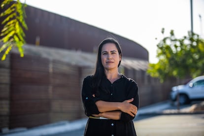 Erika Pinheiro, en el lado estadounidense de la valla de Tijuana, a finales de septiembre.