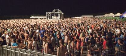 Público en el Creamfields, antecesor del nuevo Dreambeach Villaricos.