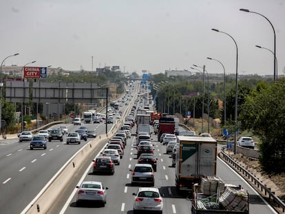 Varios vehículos en la carretera de Andalucía, a la altura de Pinto, el pasado viernes.