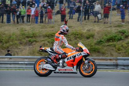 Márquez celebra su victoria en Brno.