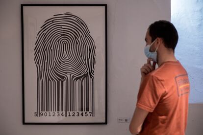 Exposición  "Un Mundo Feliz" del fotógrafo Luis Sánchez Parejo en la librería Cervantes y Compañía.