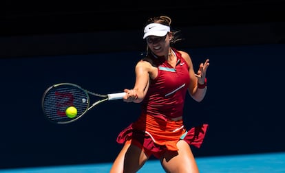 Paula Badosa golpea la pelota durante un partido de esta semana en Melbourne.