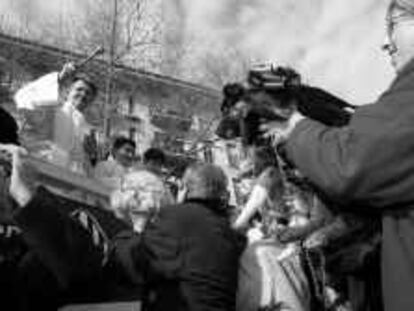 B 32144 (16/ENE/00) -COLOR- TRES TOMBS EN SANT ANDREU. -FOTO: JOAN GUERRERO.