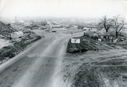 Obras de la M-30 en el entorno de Entrevías, en septiembre de 1978.