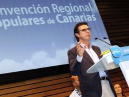El ministro de Industria, José Manuel Soria durante su intervención en la convención de cargos públicos del PP en el archipiélago celebrado hoy en Las Palmas de Gran Canaria.