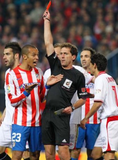 One of three red cards produced in the Atlético-Sevilla game.