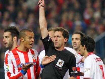 One of three red cards produced in the Atl&eacute;tico-Sevilla game.