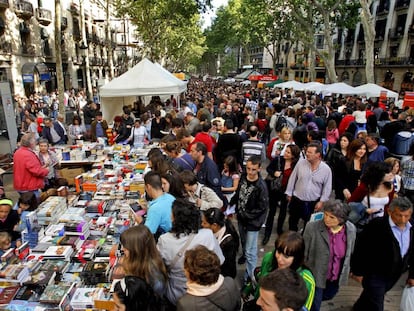 Jornada de Sant Jordi a la Rambla de Barcelona.