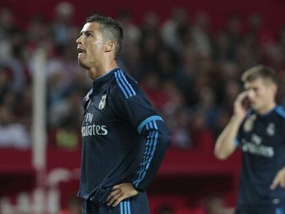 Cristiano lamenta-se na derrota para o Sevilla.