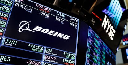 Logotipo de Boeing en la Bolsa de Nueva York.