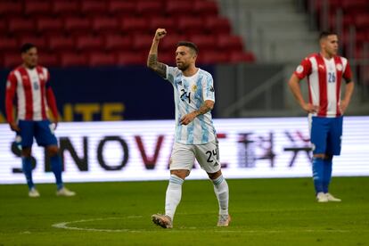 Alejandro 'Papu' Gómez celebra su gol contra Paraguay en Copa América