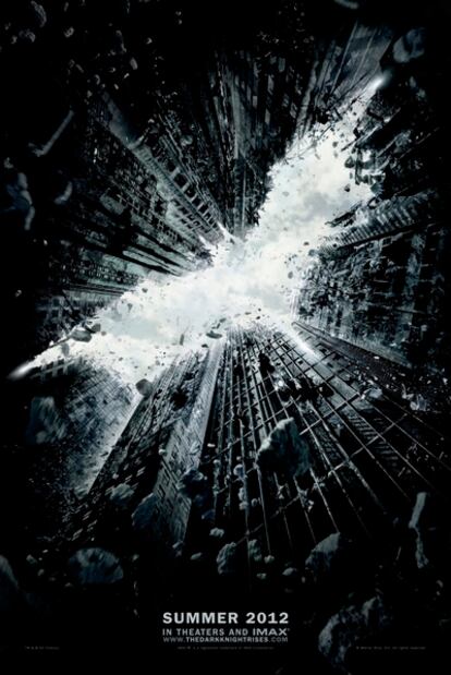 Cartel promocional de la tercera entrega de Batman dirigida por Cristopher Nolan y que lleva por título 'The Dark Knight Rises'.