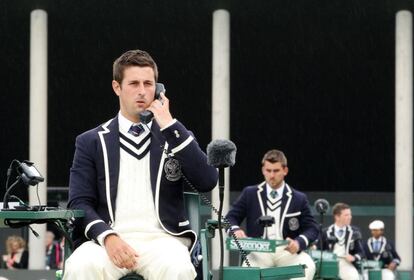 Los árbitros de Wimbledon mantienen a raya la estética y la tradición del torneo.