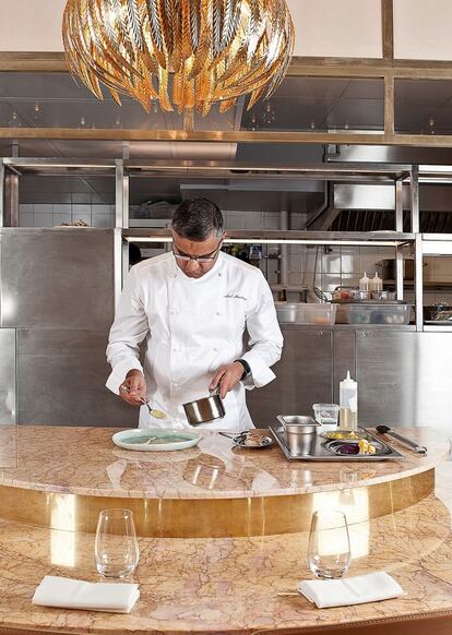 Atul Kochhar, chef del restaurante Benares de Londres, poseedor de una estrella Michelin, y de su sucursal madrileña.