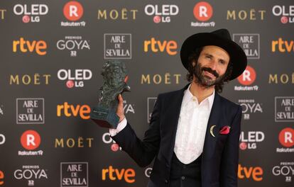 El músico y cantante José Miguel Conejo 'Leiva' tras recibir el premio a la Mejor Canción Original por su trabajo en 'La llamada'.