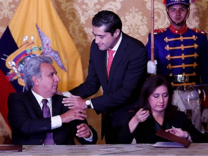 Lenín Moreno y su nuevo ministro de Economía y Finanzas, Richard Martínez.