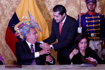 Lenín Moreno y su nuevo ministro de Economía y Finanzas, Richard Martínez.