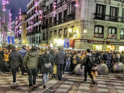 La calle del Arenal, esquina San Martín, el pasado sábado por la tarde