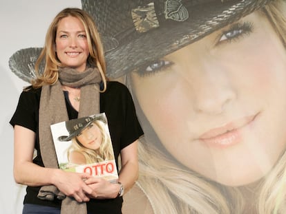 German model Tatjana Patitz poses with the new catalog of German catalog company 'Otto' during a photocall in Hamburg, Germany, on Thursday, Dec. 14, 2006.