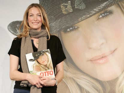 German model Tatjana Patitz poses with the new catalog of German catalog company 'Otto' during a photocall in Hamburg, Germany, on Thursday, Dec. 14, 2006.