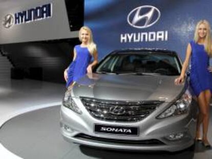 Hyundai dijo que el Sonata 2015 es una evolución "más refinada" gracias al nuevo diseño Fluidic Sculpture 2.0 sobre el que se basó la anterior generación del automóvil. En la imagen el registro de un Hyundai Sonata versión2010. EFE/Archivo