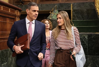 Pedro Sánchez y Sara Aagesen, a su llegada al Congreso este miércoles.