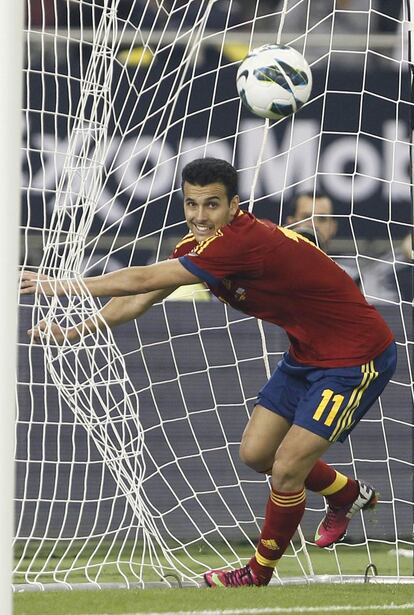 Pedro marca uno de los goles antes Uruguay.