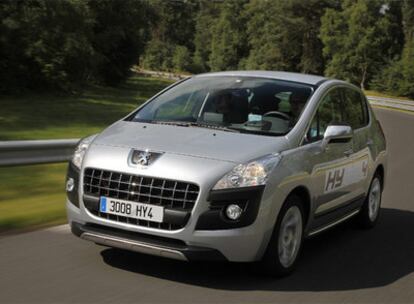 Prototipo del Peugeot 3008 Hybrid. La marca francesa espera que salga a la venta dentro de 20 meses.