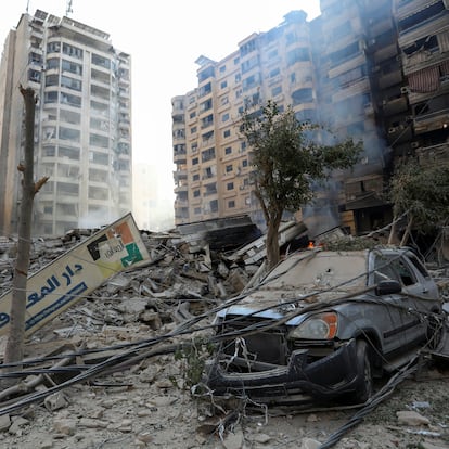 The wreckage of a vehicle is seen at a site damaged in the aftermath of Israeli strikes on Beirut's southern suburbs, amid the ongoing hostilities between Hezbollah and Israeli forces, Lebanon, October 27, 2024. REUTERS/Mohammed Yassin