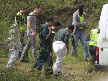 La Guardia Civil trata de localizar zulos etarras en la zona de Cegama (Gipuzkoa) en 2011.