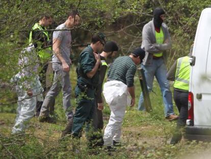 La Guardia Civil trata de localizar zulos etarras en la zona de Cegama (Gipuzkoa) en 2011. 